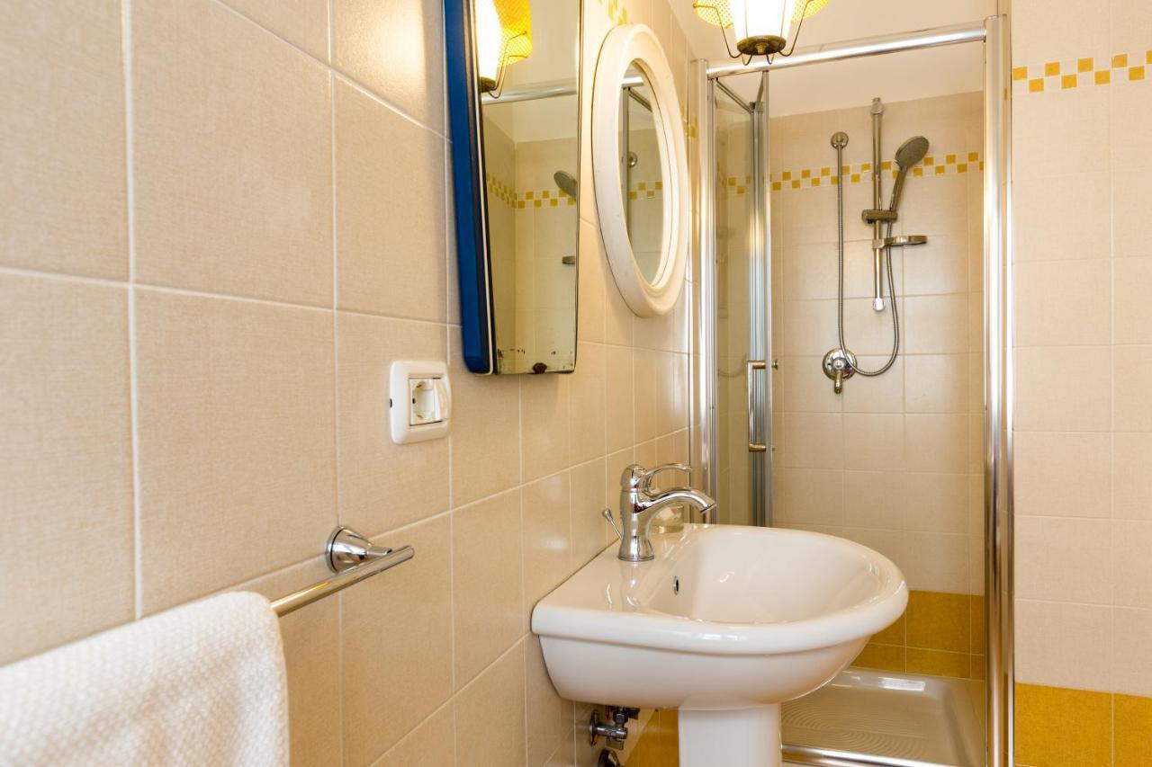 Room En Suite La Corte Асизи Екстериор снимка